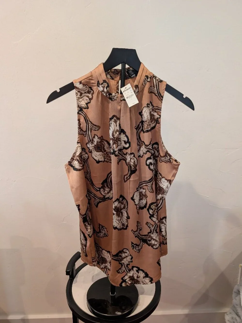 EXPRESS • Floral Sleeveless High‑Neck Blouse • Tan/Black • Size L • NWT - Picture 1 of 2